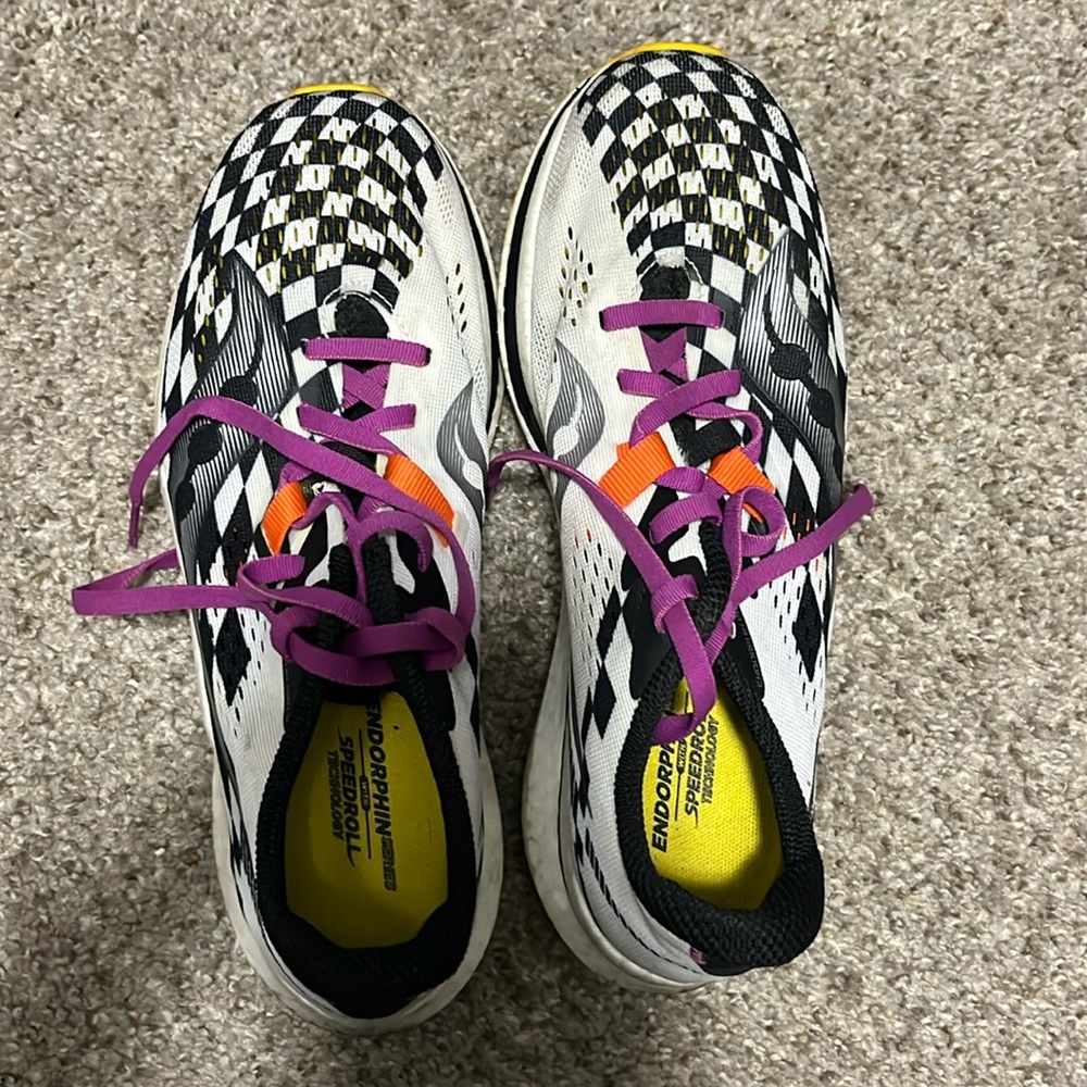 Saucony Endorphin Pro 2 Size 8 in a fun pattern
